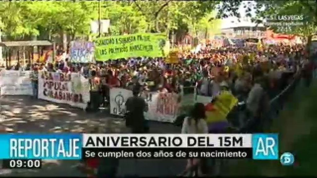 Miles de personas salen a la calle para celebrar el segundo aniversario del 15M Miles de personas salen a la calle para celebrar el segundo aniversario del 15M