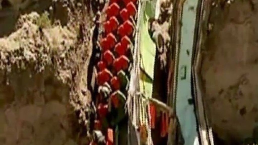 Un autobús cae por un barranco de más de 80 metros