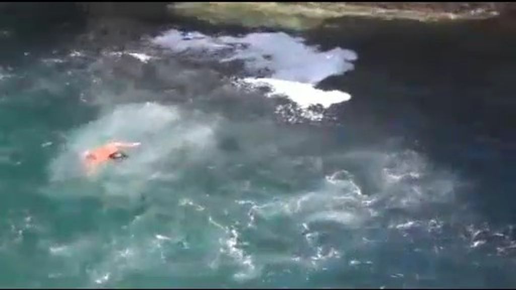 Queda inconsciente en el agua tras saltar desde un puente en Castro Urdiales
