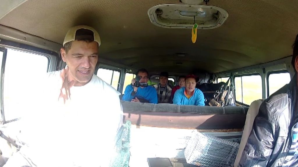 'Tirados' con la furgoneta en mitad de Mongolia