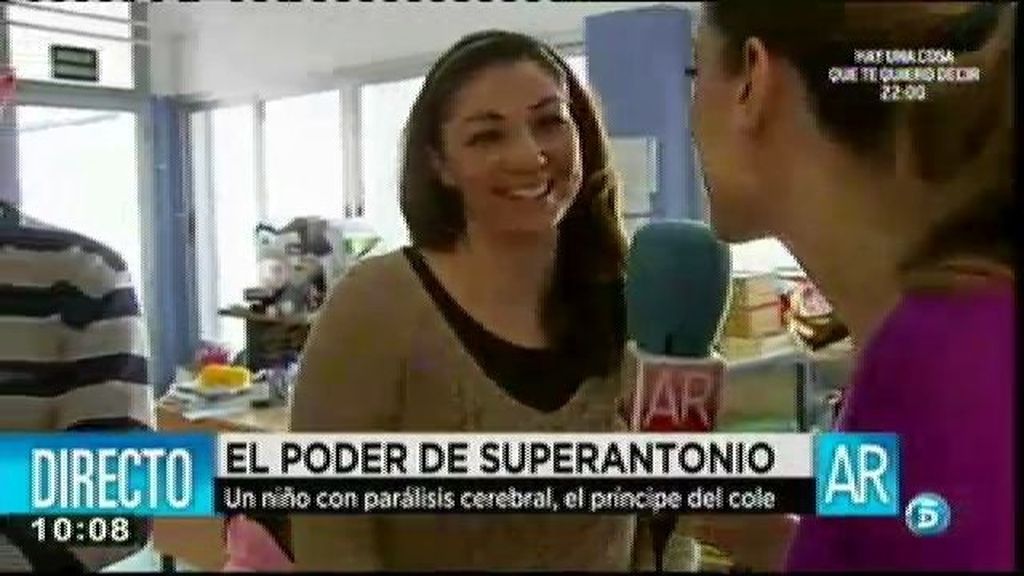 Un niño con parálisis cerebral, el príncipe del cole