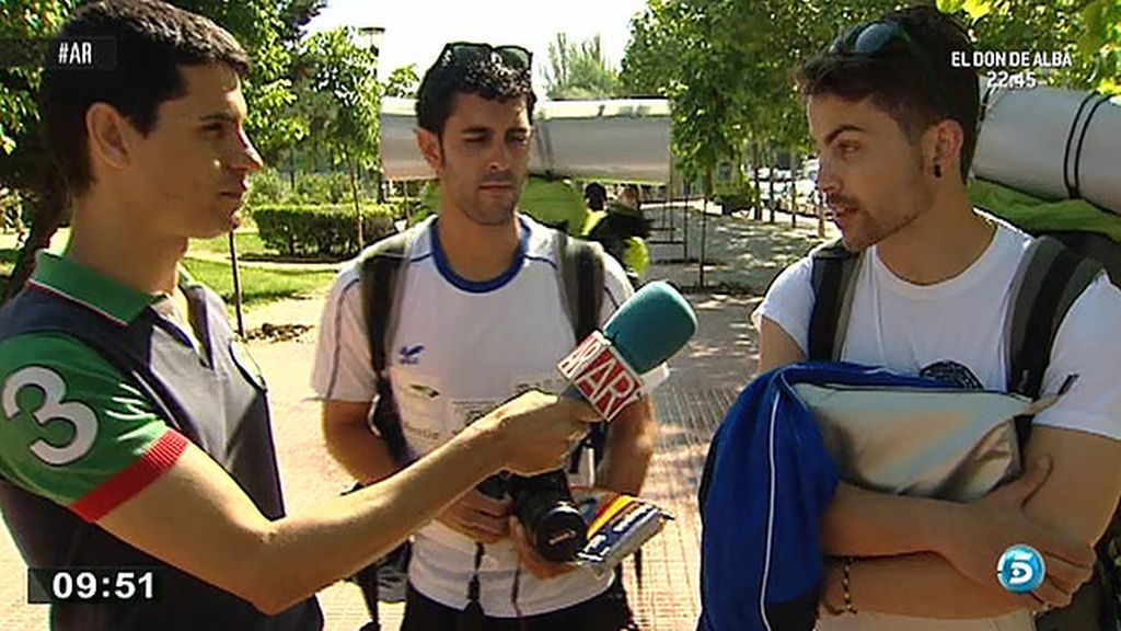 Dos jóvenes gallegos recorren España en busca de trabajo