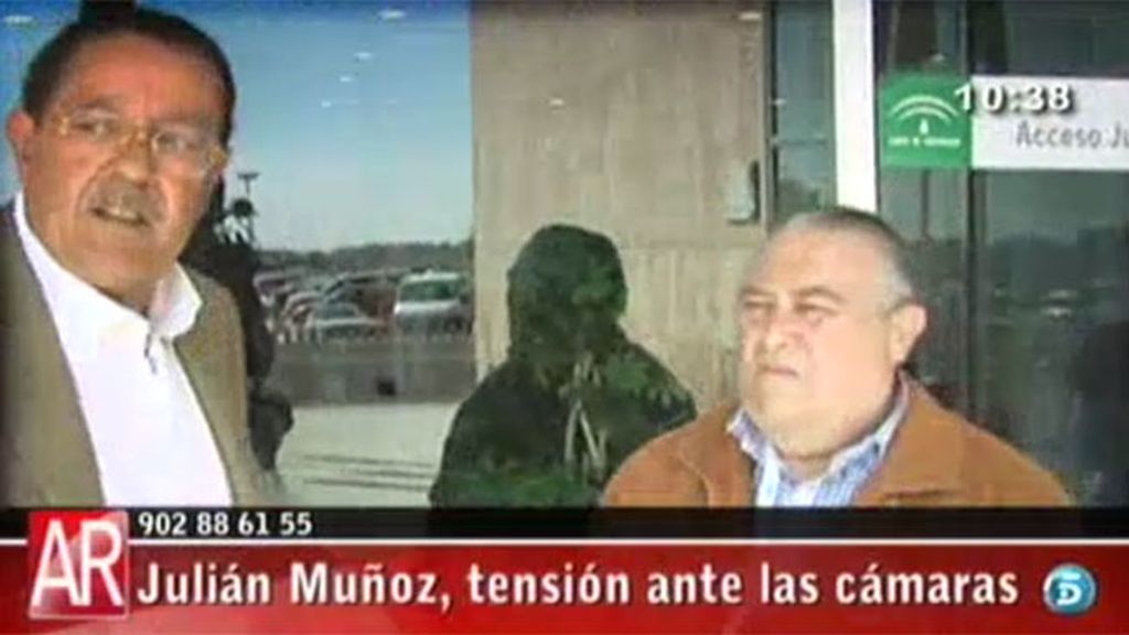 Julián Muñoz alardea del dinero que tiene