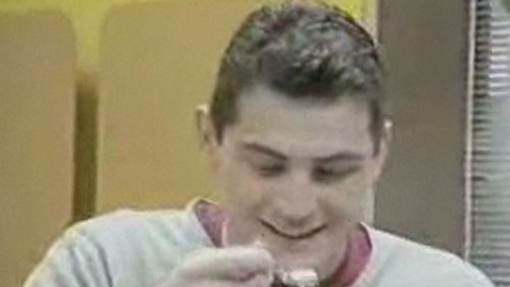 Iker comía natillas en 2002