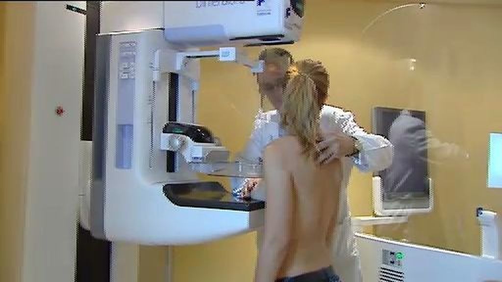 Madrid deja a 30.000 mujeres sin las mamografías preventivas