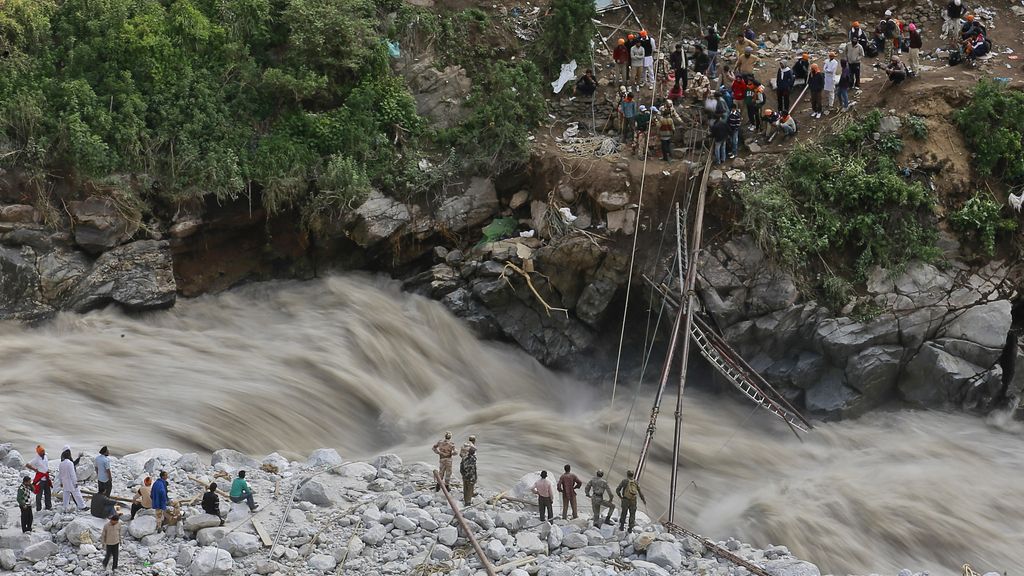 Las inundaciones causan centenares de muertos en el norte de la India