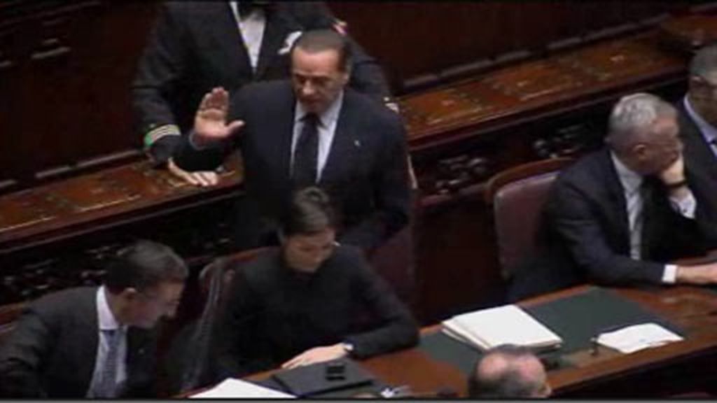 Berlusconi presenta su dimisión ante Napolitano