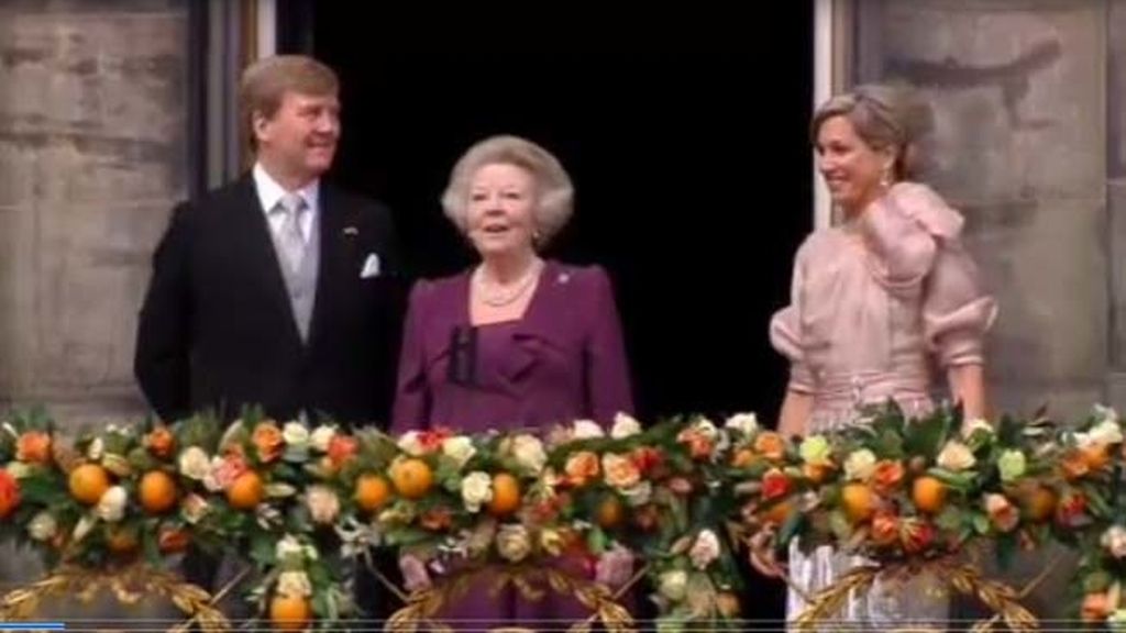 La reina Beatriz le pasa el testigo a su hijo, Guillermo Alejandro IV