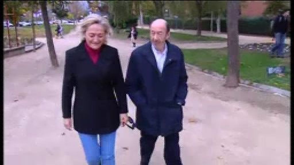 Rubalcaba pasea con su esposa