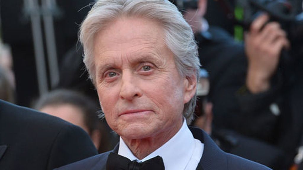 Michael Douglas dice que el sexo oral provocó su cáncer de garganta