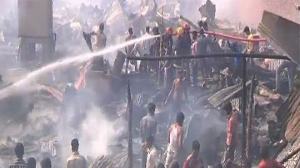 500 familias pierden su casa en un incendio en Bangladesh