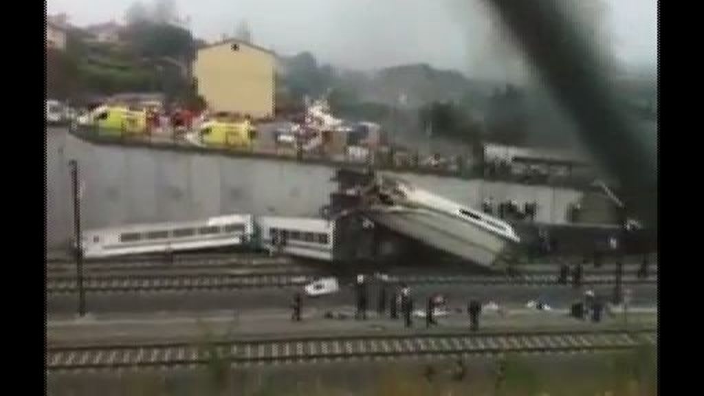 Primeras imágenes del accidente ferroviario en Santiago