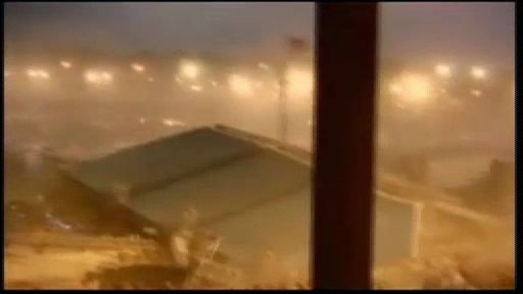 4 muertos y 40 heridos tras el derrumbamiento de un escenario en Indianápolis. Video: ATLAS