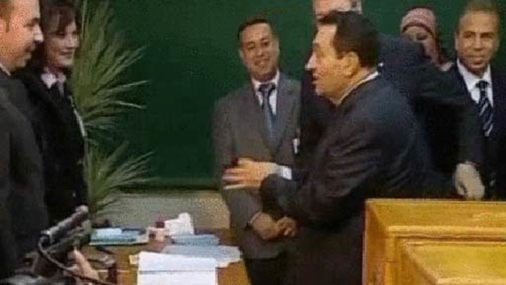Detienen a Mubarak