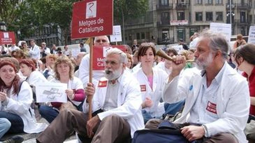 "Gran variabilidad" en el seguimiento de la huelga de los médicos catalanes