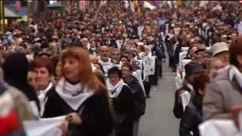 Miles de personas apoyan la marcha abertzale