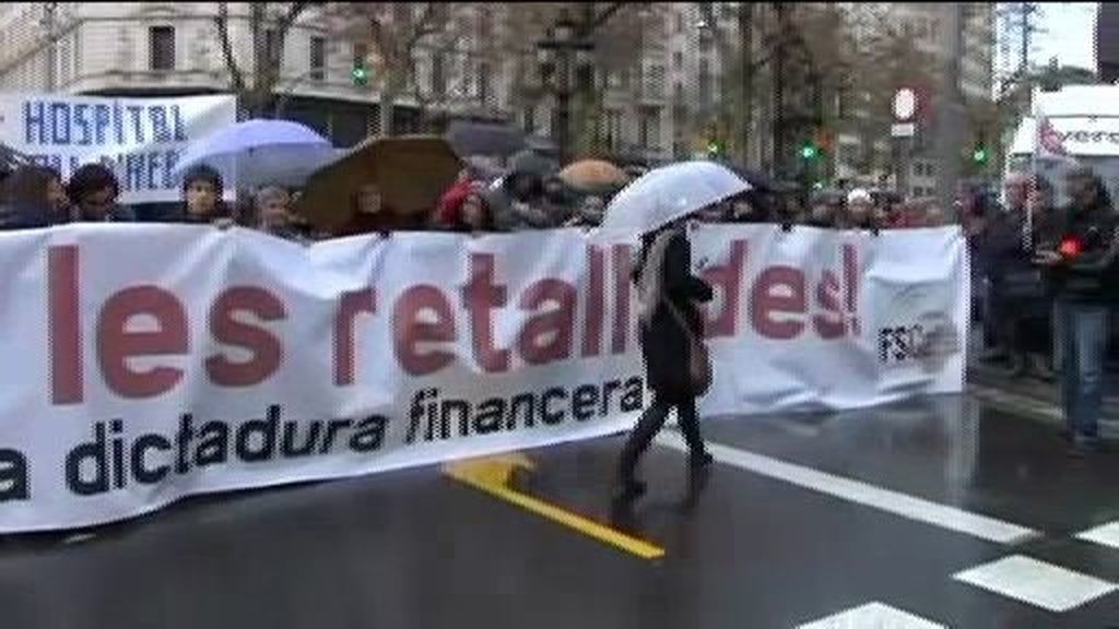 Multitudinaria protesta contra los recortes en Cataluña