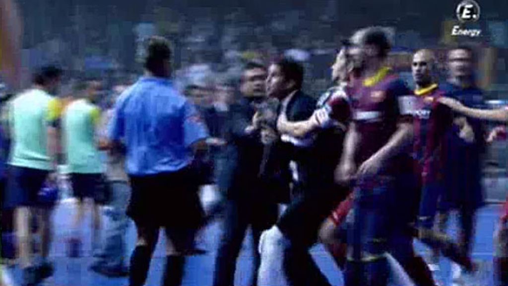 Duda se va a por el árbitro al terminar la Supercopa de España contra el Barcelona