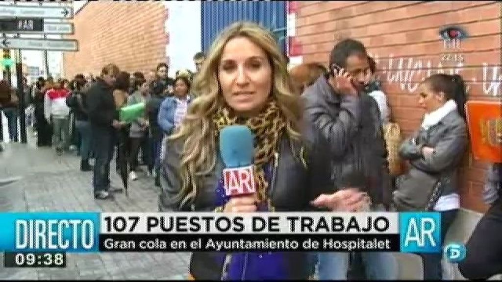 Miles de personas se presentan para conseguir un empleo en el Ayuntamiento de Hospitalet