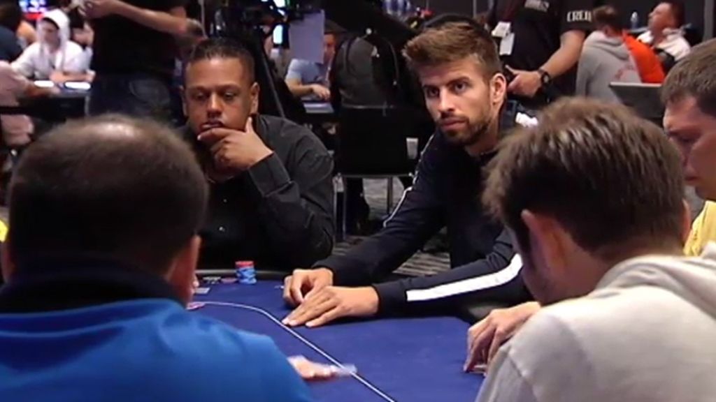 Piqué se divierte participando en el 'European Poker Tour' de Barcelona