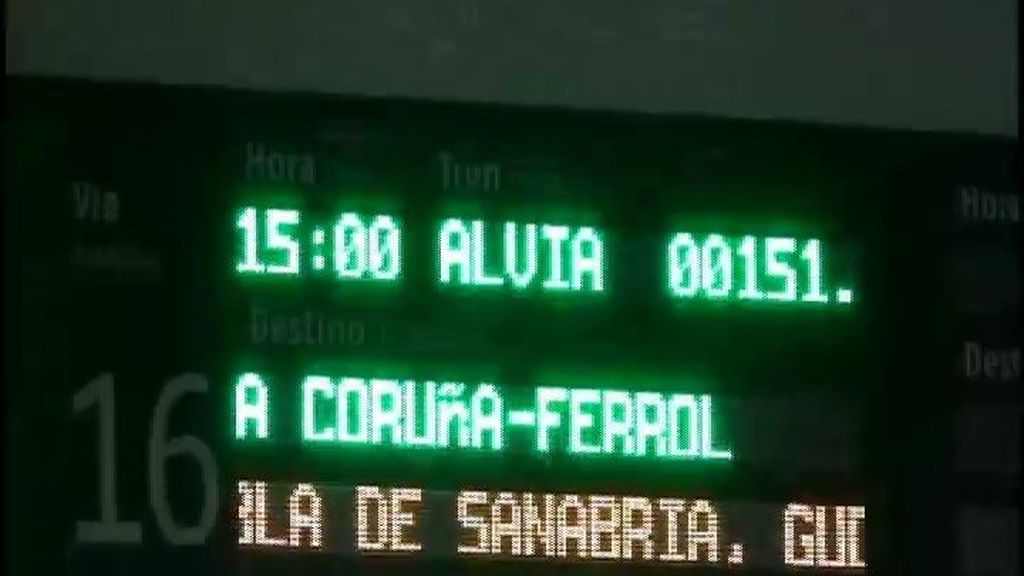 Emotivo trayecto del primer tren Madrid-Ferrol tras la tragedia de Santiago