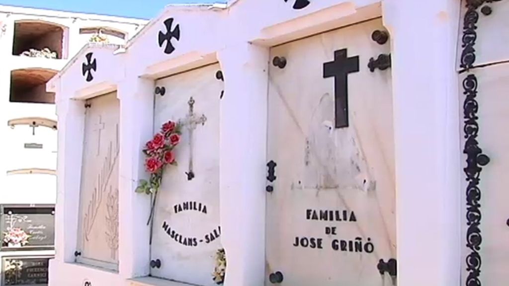 Una veintena de tumbas son saqueadas en un cementerio de Barcelona
