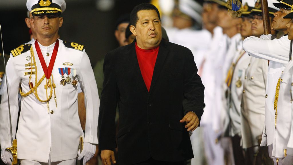 Chávez vuelve a Venezuela después de ser operado en Cuba