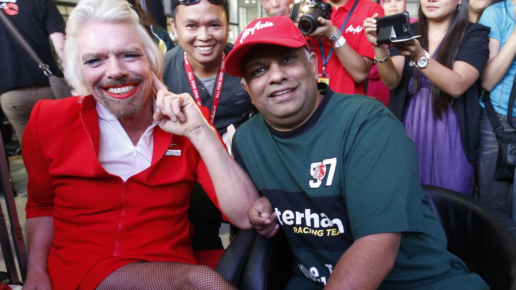 Richard Branson, de magnate a azafata por una apuesta