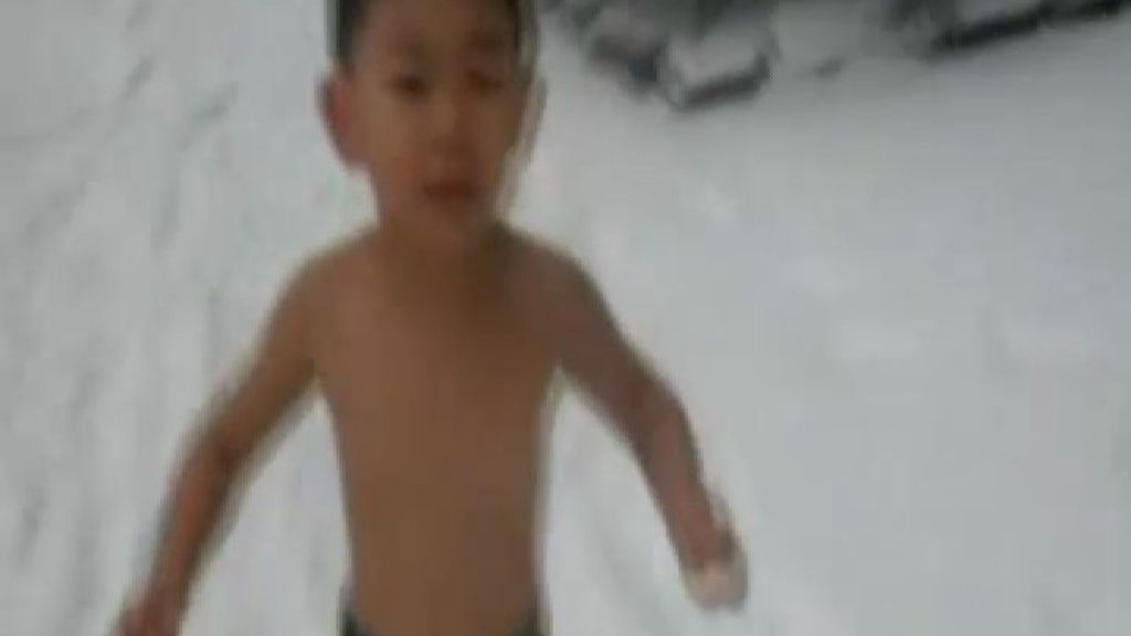 El niño chino maltratado por su padre ahora con 5 años es  piloto de avión