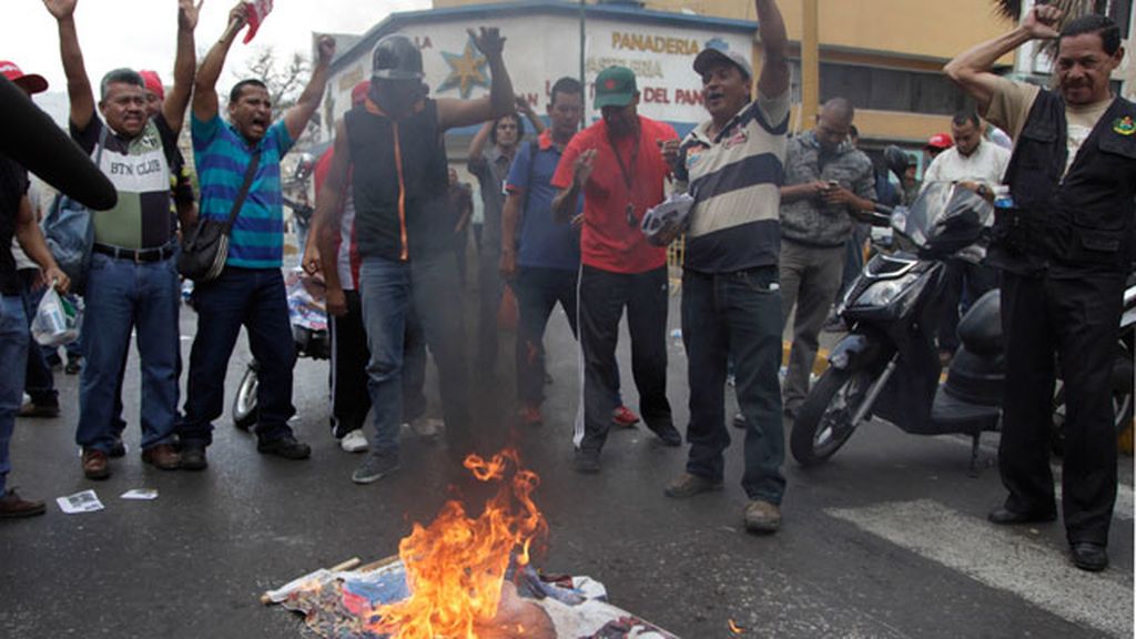 Capriles desconvoca la manifestación en Caracas para evitar la violencia
