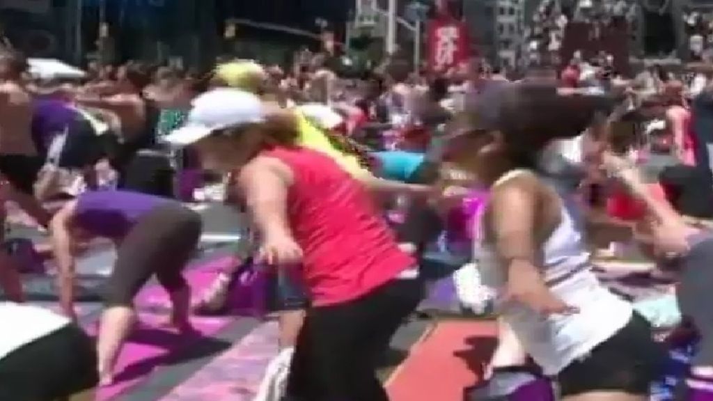 Times Square practica yoga