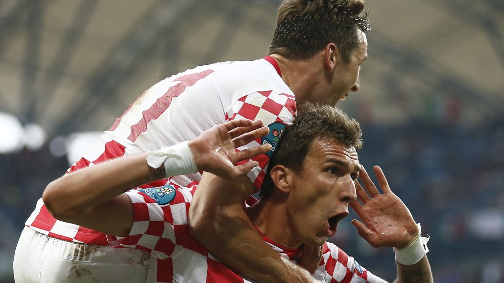 Croacia empata con un golazo de Mandzukic