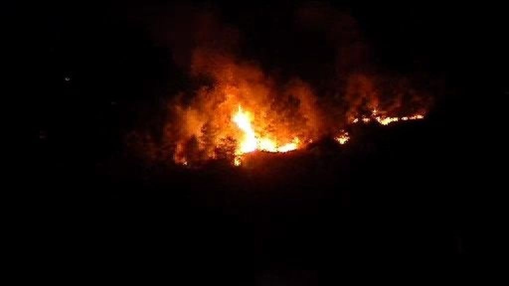 Desalojadas 300 personas por un incendio en Castellet