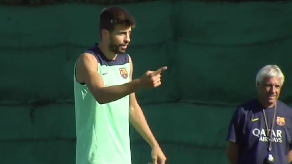 Piqué, el protagonista del entrenamiento de un Barça sin internacionales