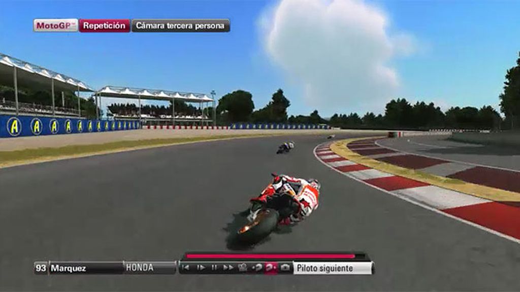 ¡Pilota la moto Márquez en tercera persona!