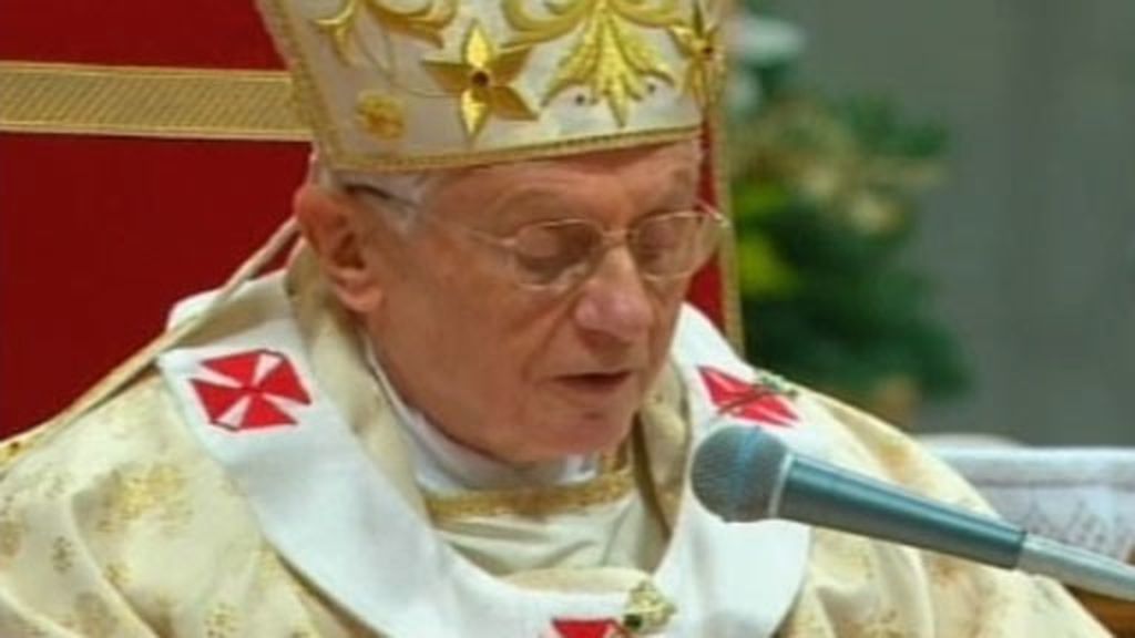El Papa critica el materialismo navideño en la Misa del Gallo