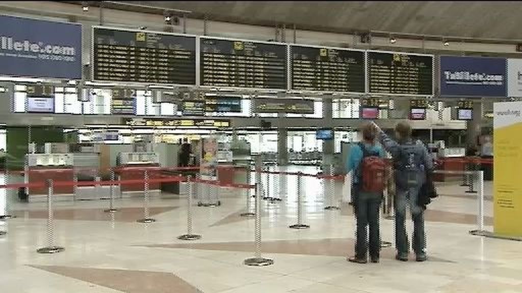 Medio centenar de cancelaciones en aeropuertos canarios por el temporal
