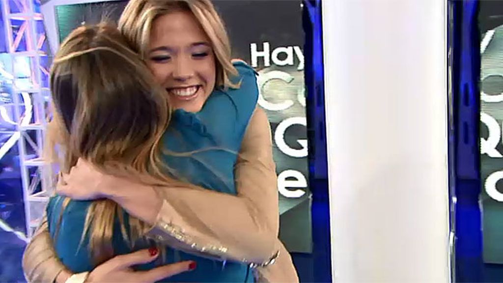 Patricia Montero abraza a Davinia