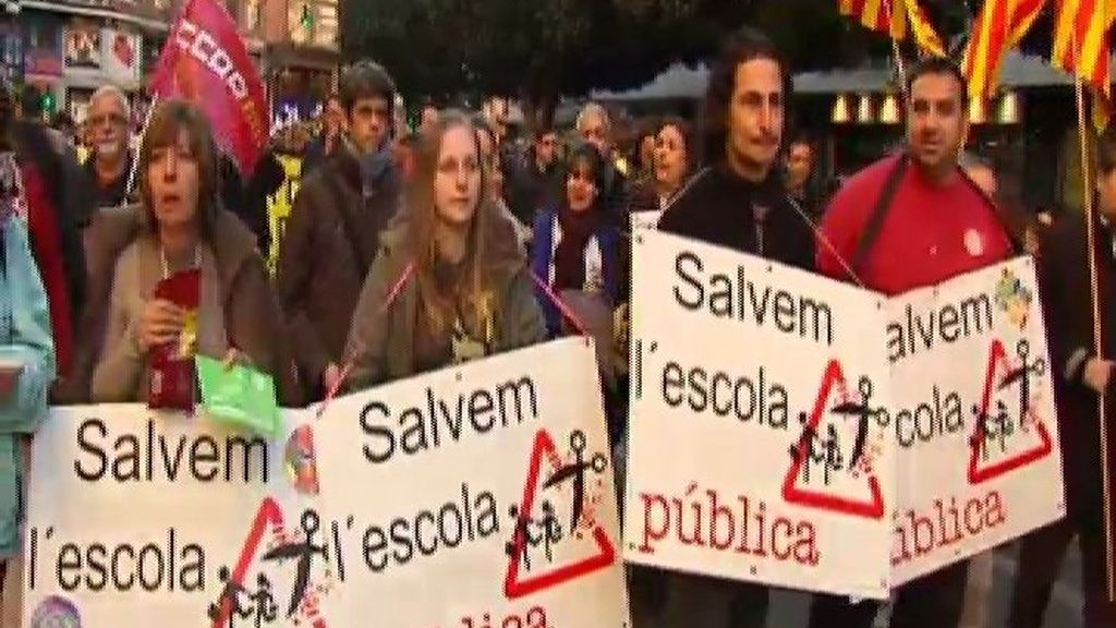 Multitudinaria manifestación en Valencia por una educación pública de calidad