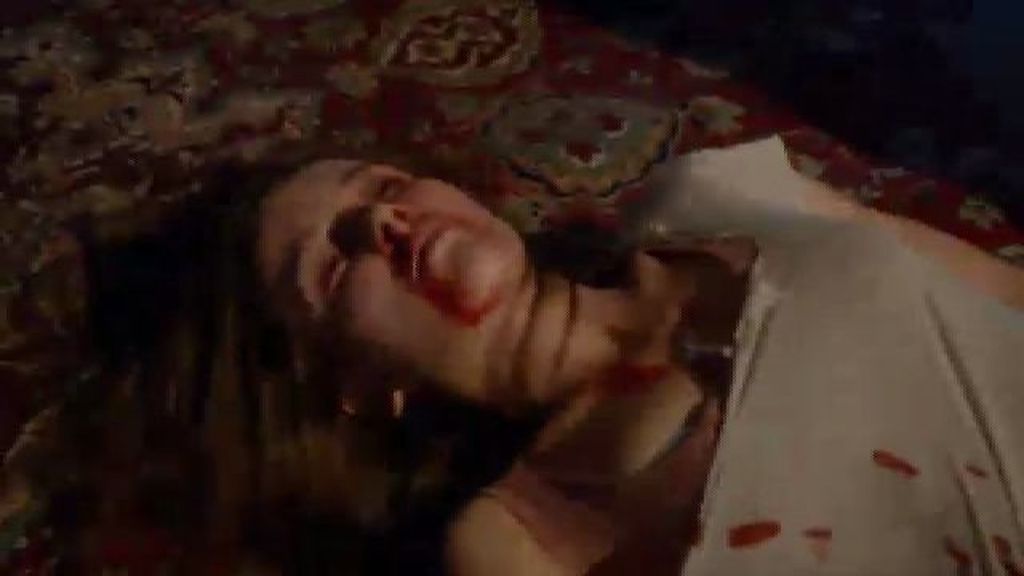 Oksana llega herida a la habitación de Michael