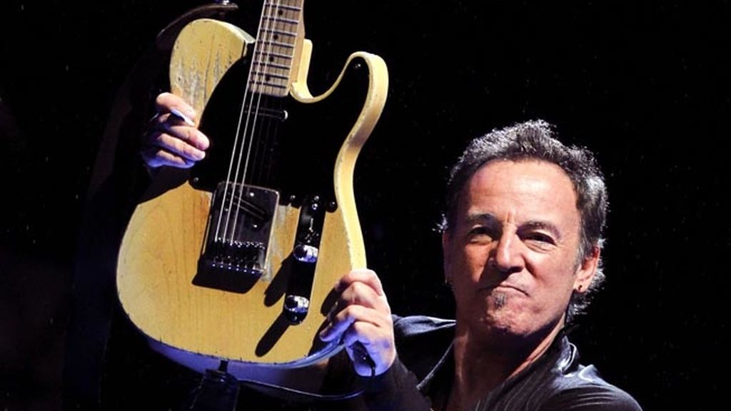 El 'Boss' resiste el temporal y lo da todo ante miles de fans en San Sebastián