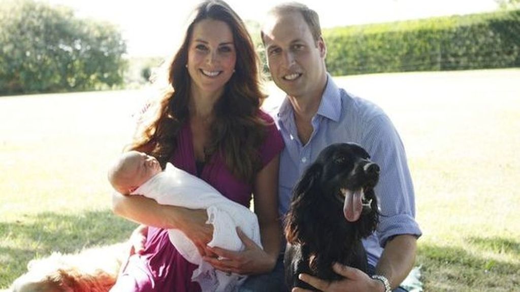 La primera foto familiar de los duques de Cambridge, en tono informal