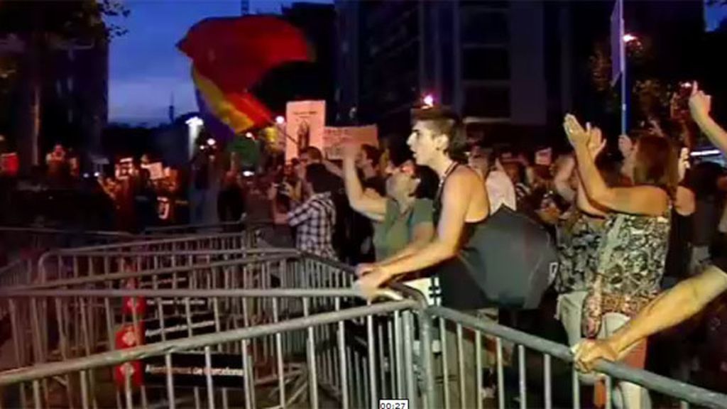 Máxima tensión en las protestas contra el PP en Barcelona