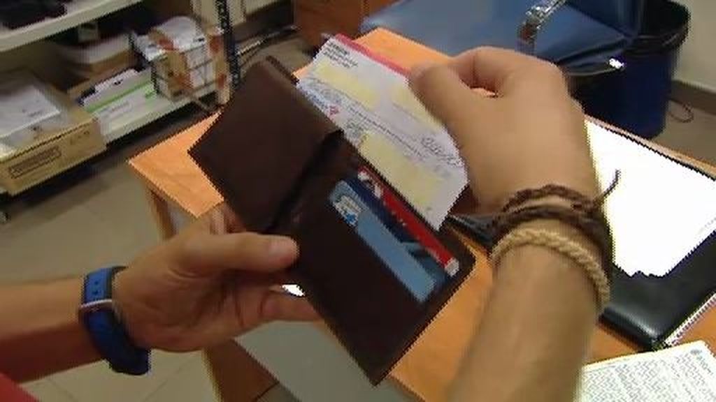 Un trabajador de Metro de Madrid encuentra un cheque de 2 millones de dólares