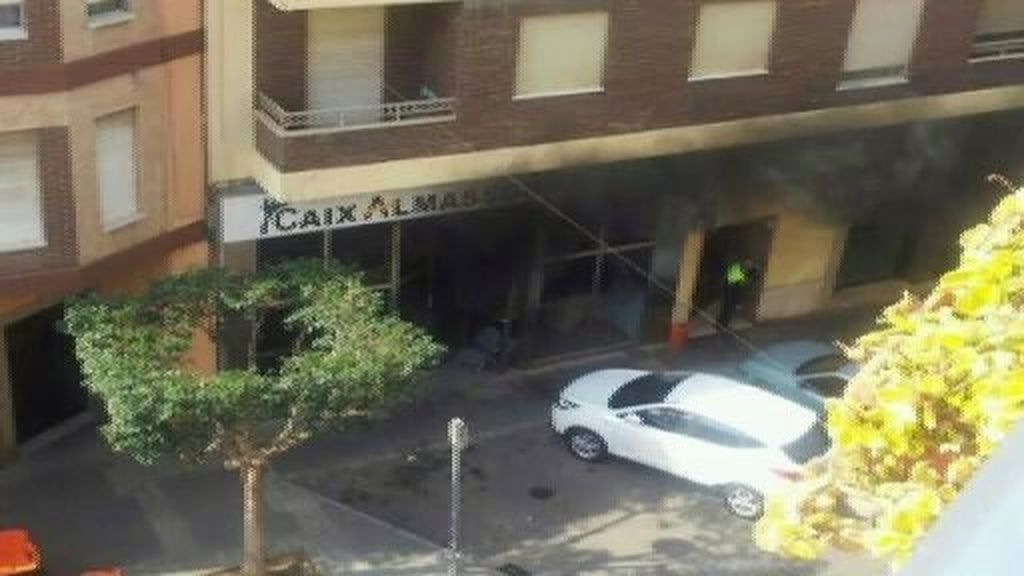 Una mujer se quema a lo bonzo en una sucursal bancaria en Castellón