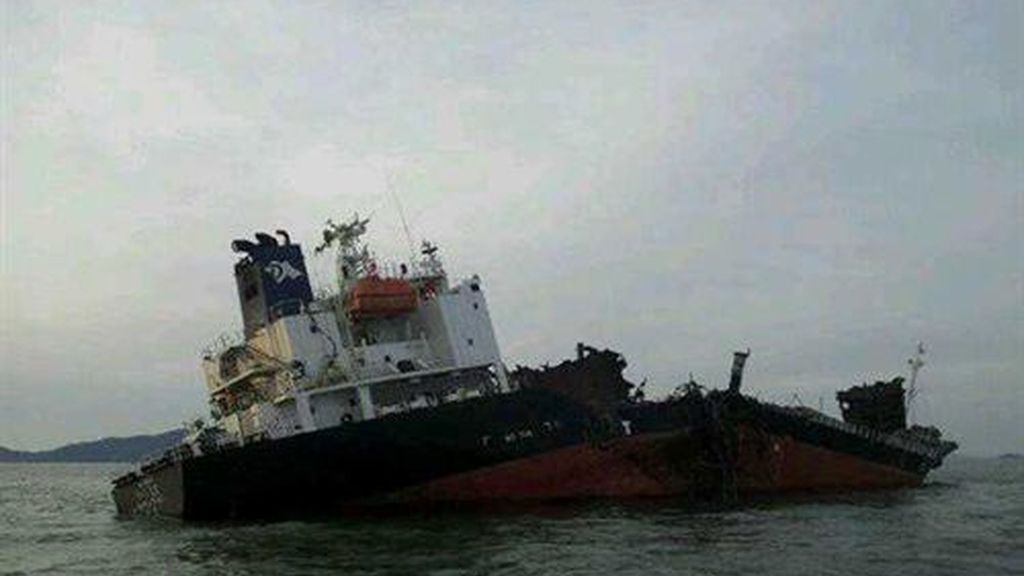 Tres muertos en la explosión de un buque petrolero en Corea del Sur