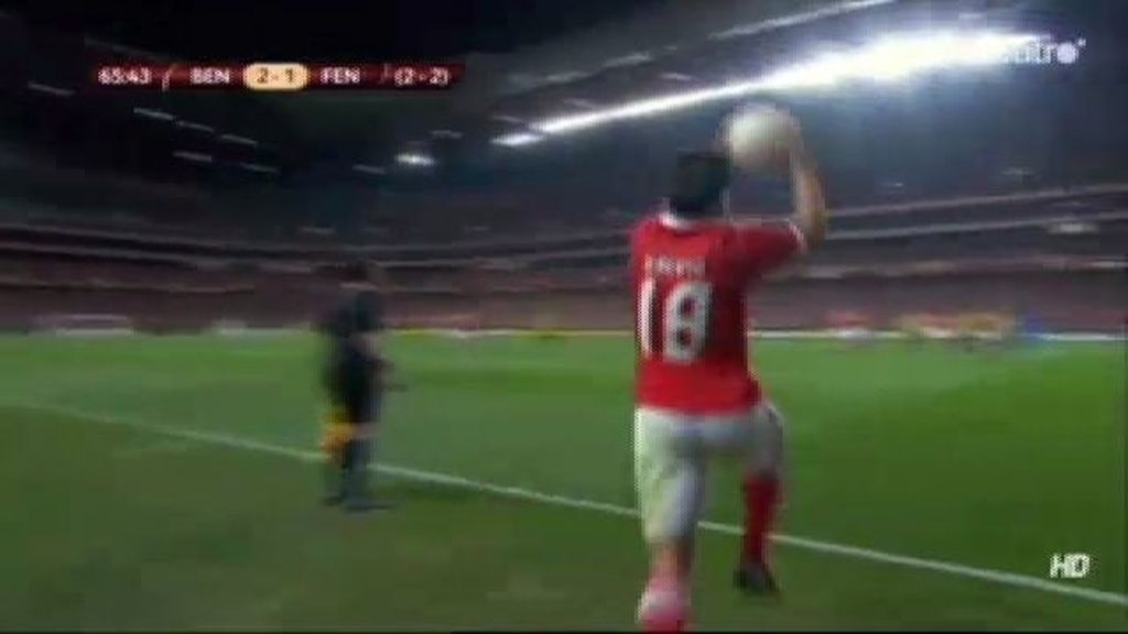 Cardozo mete el tercero del Benfica Cardozo mete el tercero del Benfica