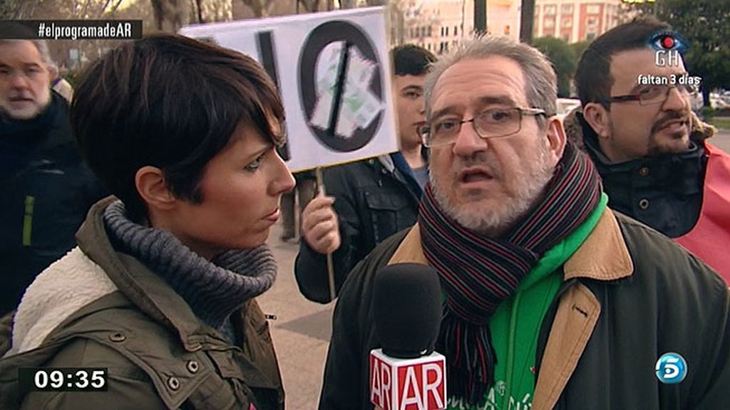 Alumnos, profesores y padres de alumnos se manifiestan contra la nueva ley de educación Alumnos, profesores y padres de alumnos se manifiestan contra la nueva ley de educación