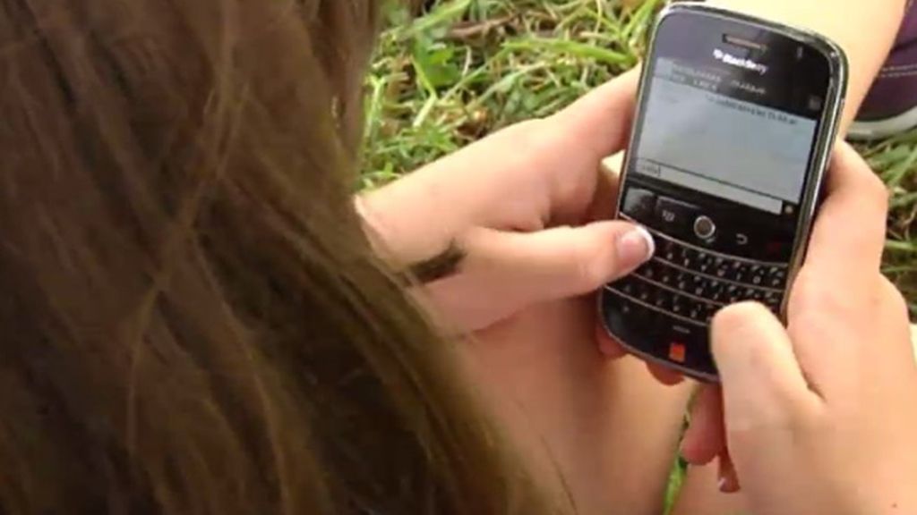 Valencia propone prohibir que los niños usen móviles con internet