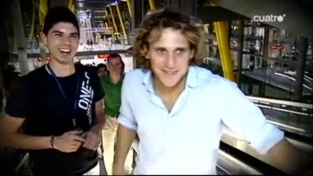 Forlán retrasa sus vacaciones para ayudar al Atlético